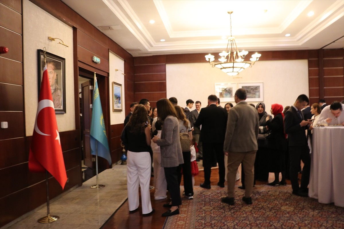 Kazakistan’ın başkenti Astana’da 19 Mayıs Atatürk’ü Anma, Gençlik ve Spor Bayramı dolayısıyla...