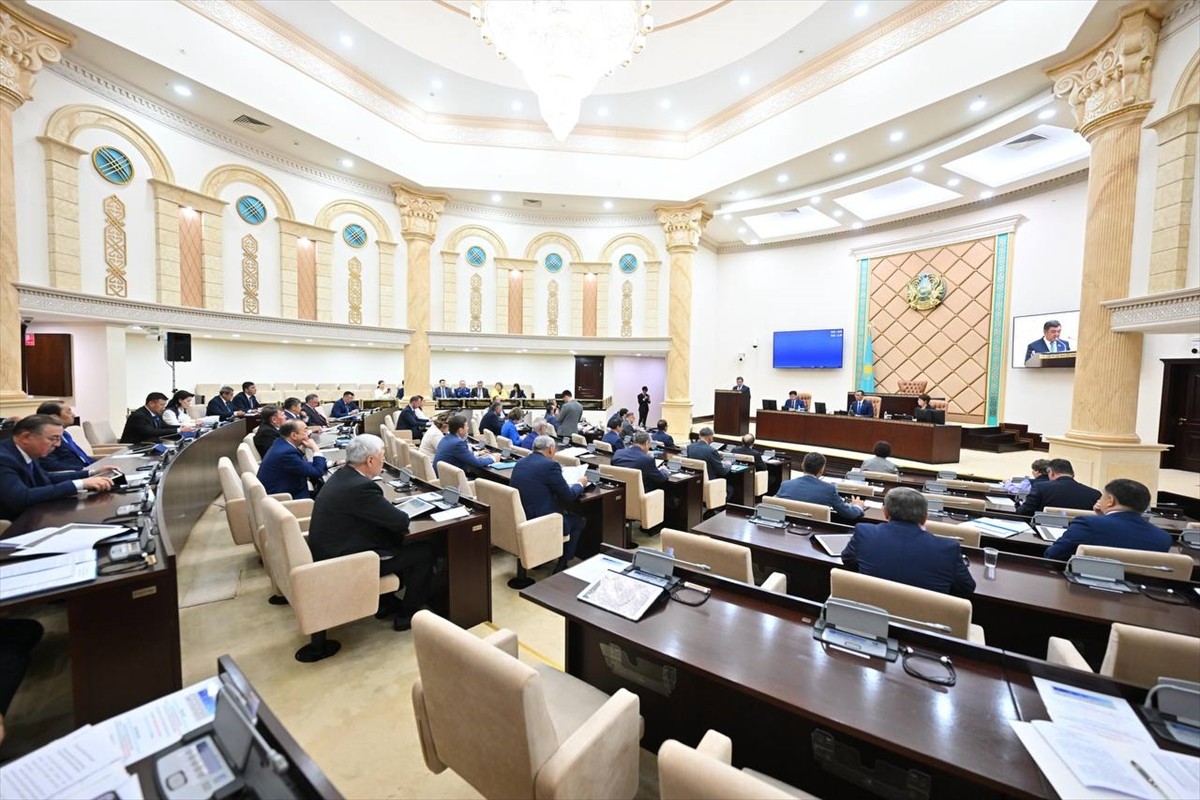 Kazakistan Parlamentosu'nda Türk Devletleri Teşkilatı'nda (TDT) gözlemci ülkelerin imkanlarını...