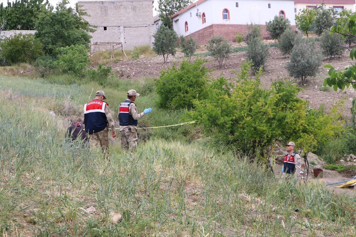 Kilis'in Musabeyli ilçesinde gölete düşen kadın boğuldu. Jandarma ekipleri olay yerinde inceleme...