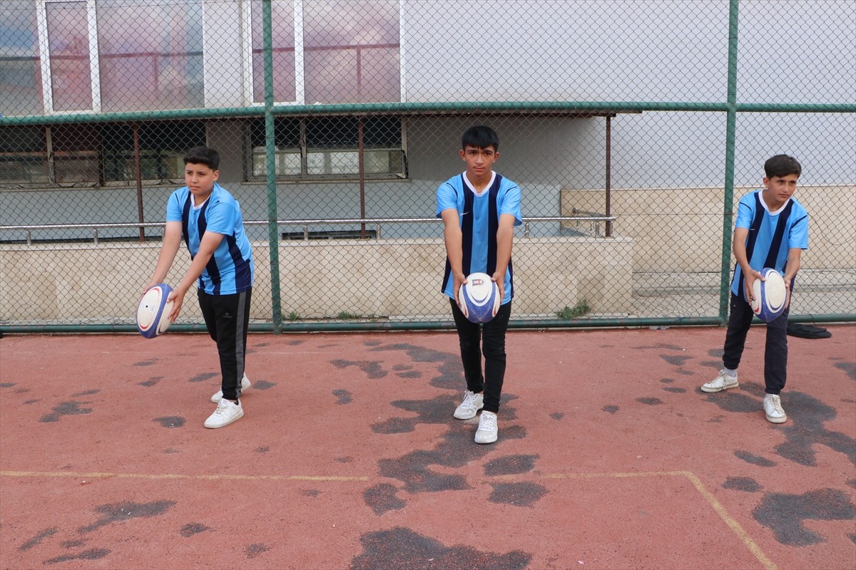 Kilis'te beden eğitimi öğretmeni Erdem Çelik'in kurduğu Yıldız Erkekler Tag Ragbi Takımı, Okul...