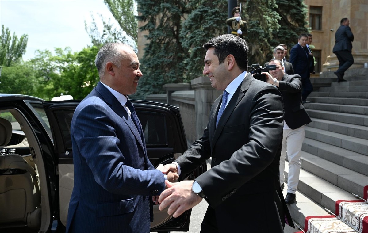 Kırgızistan Meclis Başkanı Nurlanbek Turgunbek Uulu, resmi temaslarda bulunmak üzere gittiği...