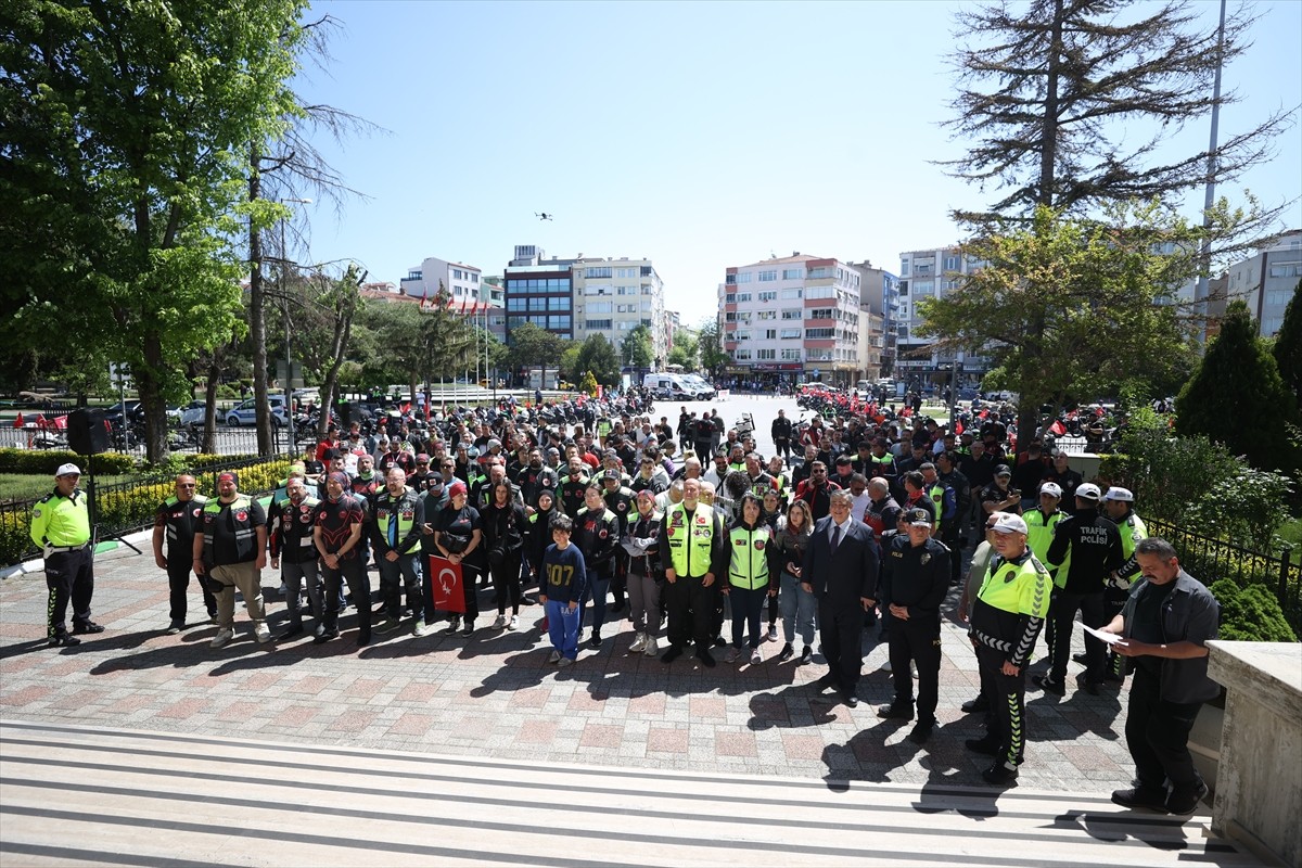Kırklareli'nde motosiklet sürücüleri Trafik Haftası etkinlikleri kapsamında trafik kurallarına...