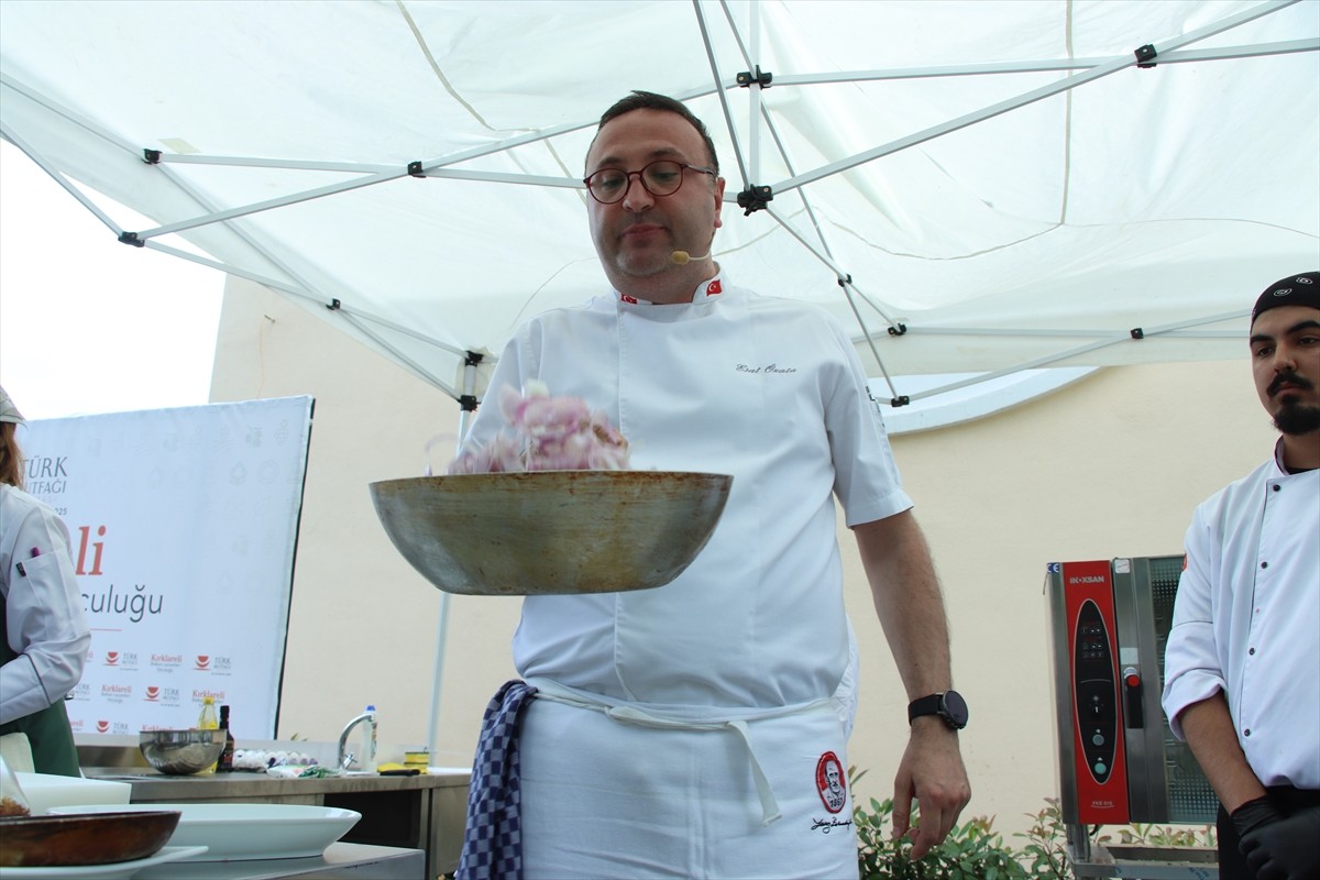 Kırklareli'nde, Türk Mutfağı Haftası etkinlikleri kapsamında Girit lezzetlerinden karamelize soslu...