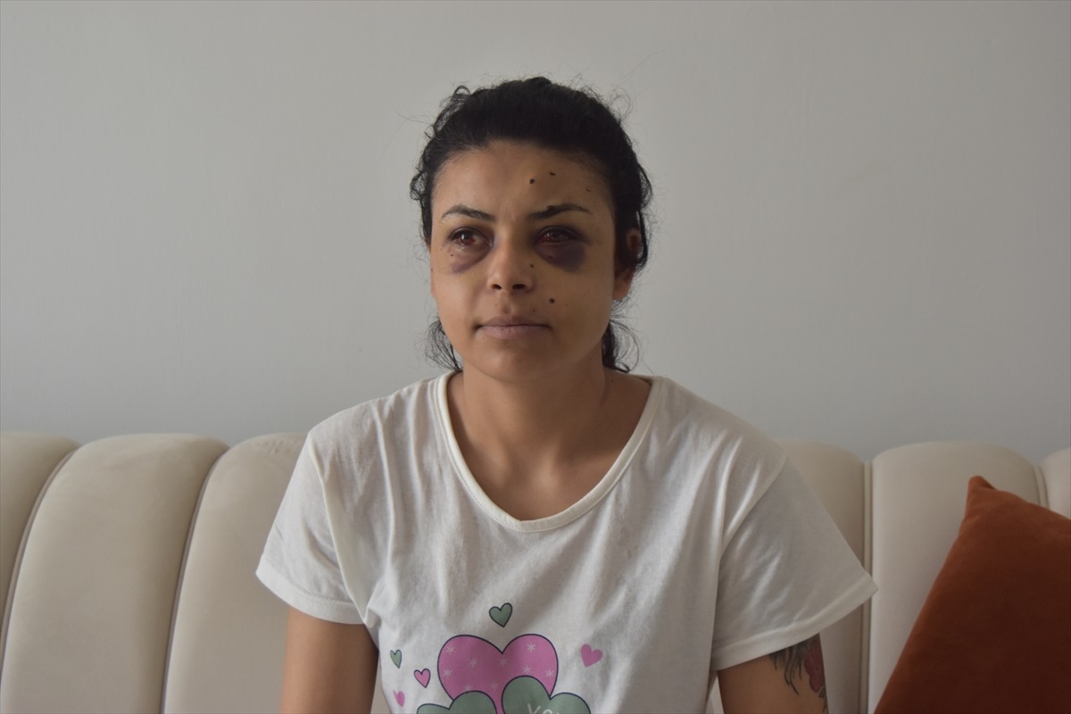 Kırklareli'nin Lüleburgaz ilçesinde bir kadın, evinin penceresinden izlediği düğünde yaşanan kavga...