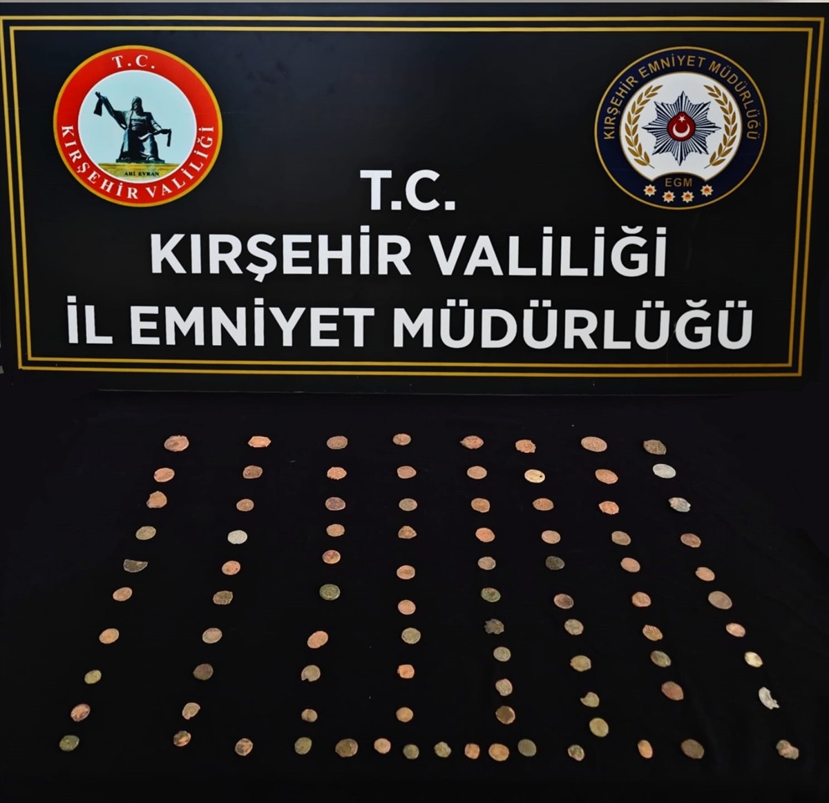 Kırşehir'de çeşitli dönemlere ait tarihi eser niteliği taşıyan 151 obje ele geçirildi, 3 şüpheli...