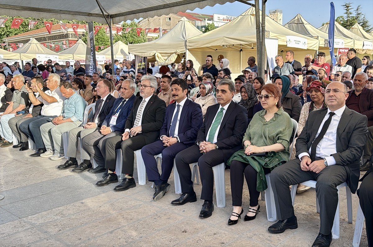 Kırşehir'de, dünyanın ilk gökbilim merkezlerinden biri olan Cacabey Gökbilim Medresesi yanında...