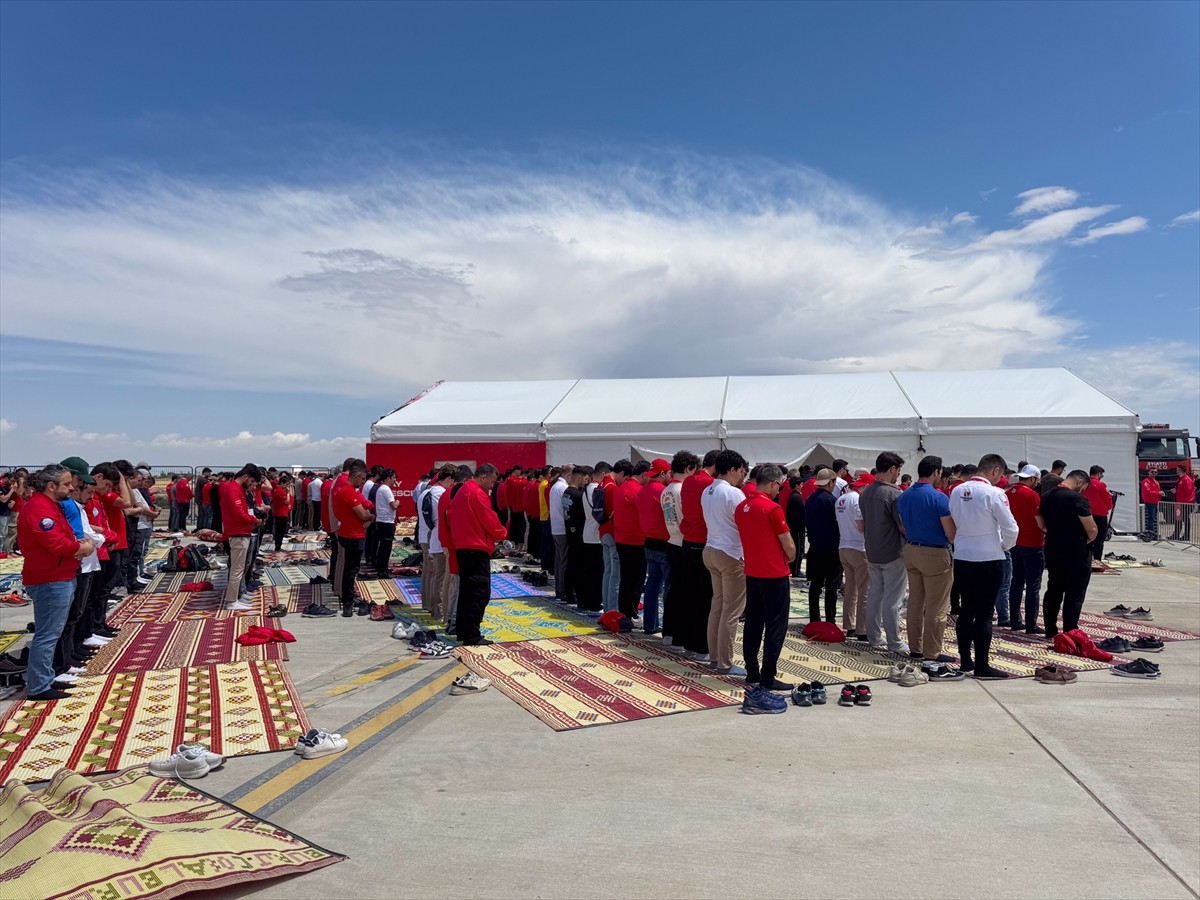KKTC'de düzenlenen TEKNOFEST alanındaki mescitte kılınan cuma namazı öncesinde okunan hutbede...