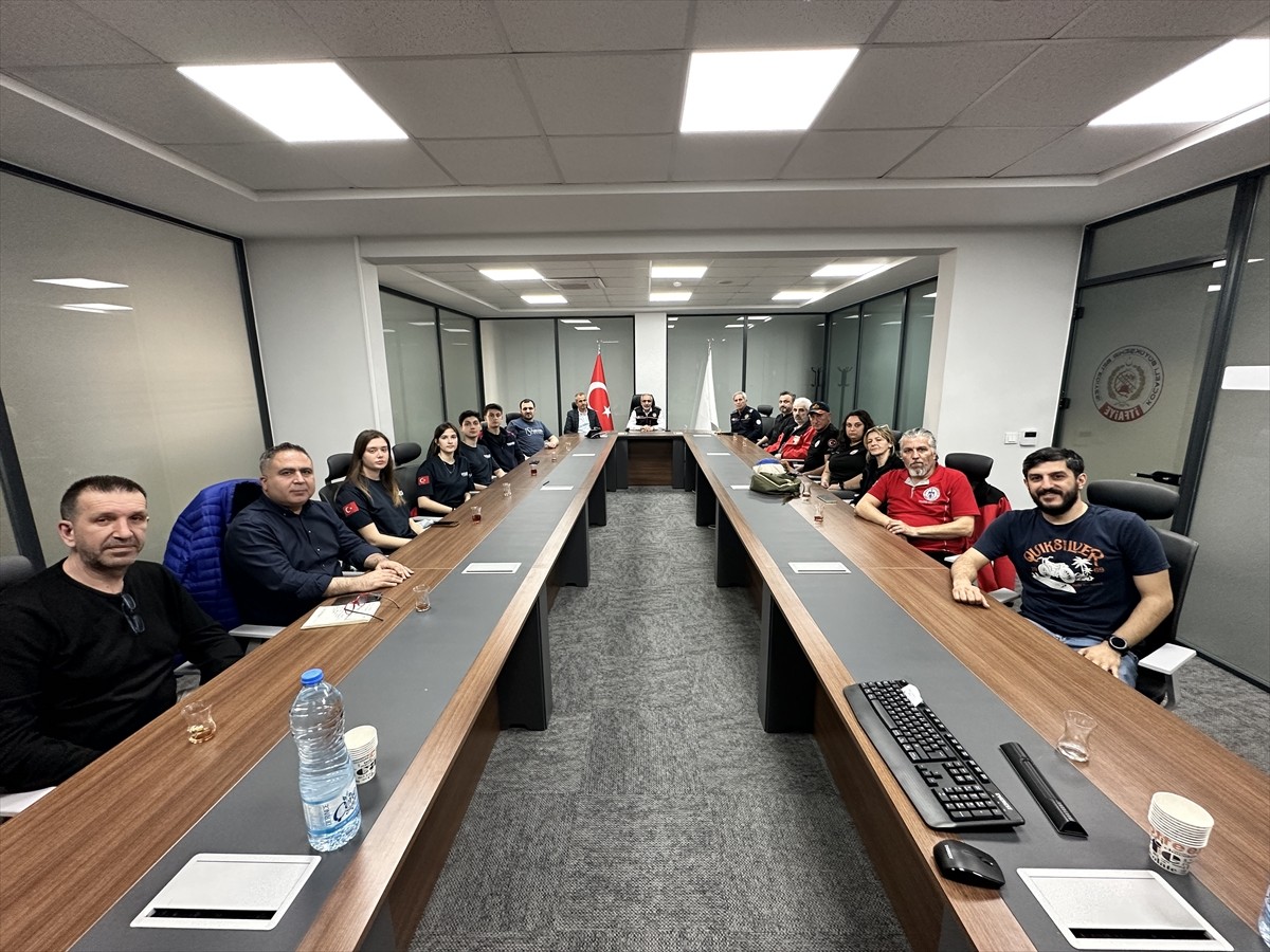 Kocaeli'nin 9 mavi bayraklı plajı ile 13 sahil bölgesinde deniz sezonu 15 Haziran'da açılacak....