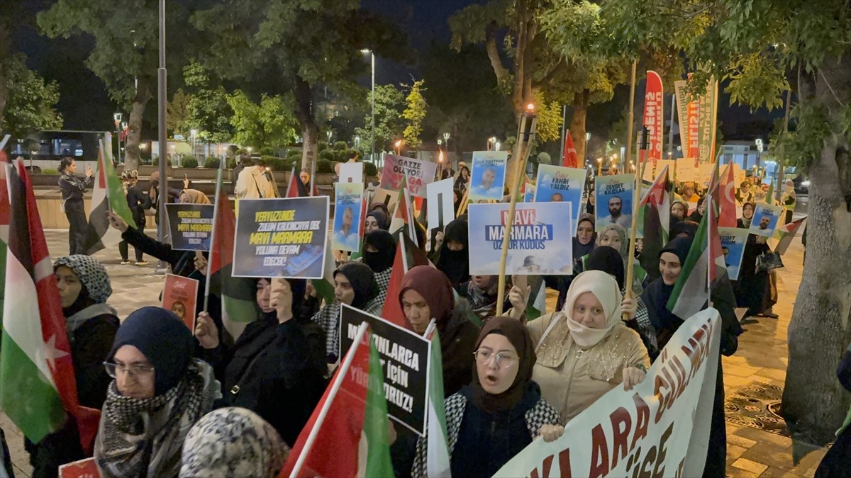 Konya'da binlerce kişi, İsrail'in Gazze'ye yönelik saldırılarına tepki göstermek amacıyla yürüdü....