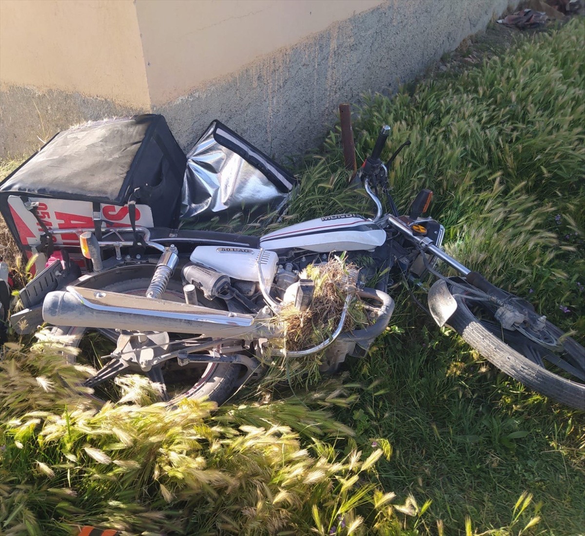 Konya'nın Akşehir ilçesinde, eve çarpan motosikletin sürücüsü yaşamını yitirdi. Bölgeye sağlık ve...