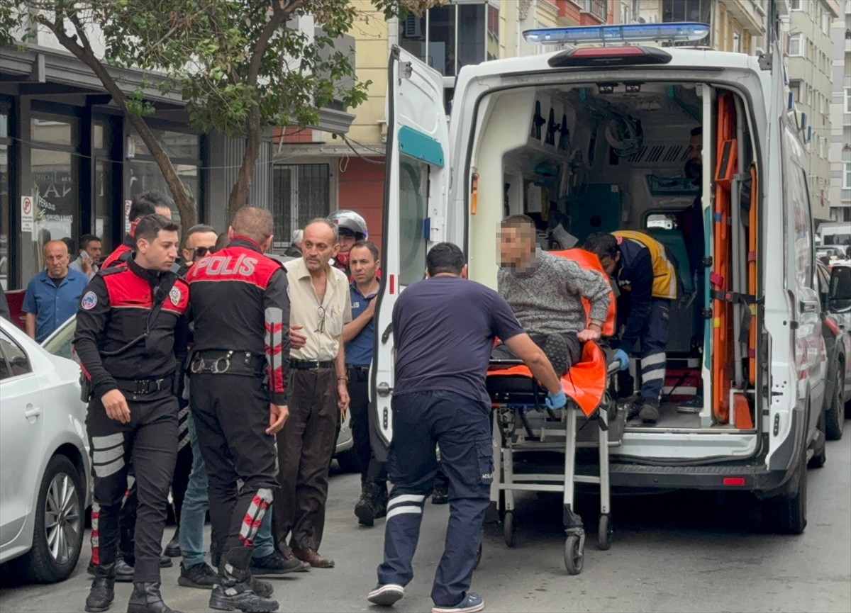 Küçükçekmece Yeşilova Mahallesi 3. Tuna Sokak'ta, akli dengesinin yerinde olmadığı değerlendirilen...