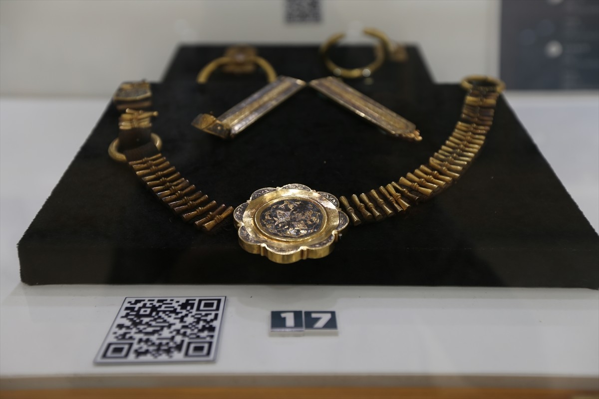 Kültür Varlıkları ve Müzeler Genel Müdürlüğünce, "102. Yılda 102 Sergi: Cumhuriyet'in Işığında...