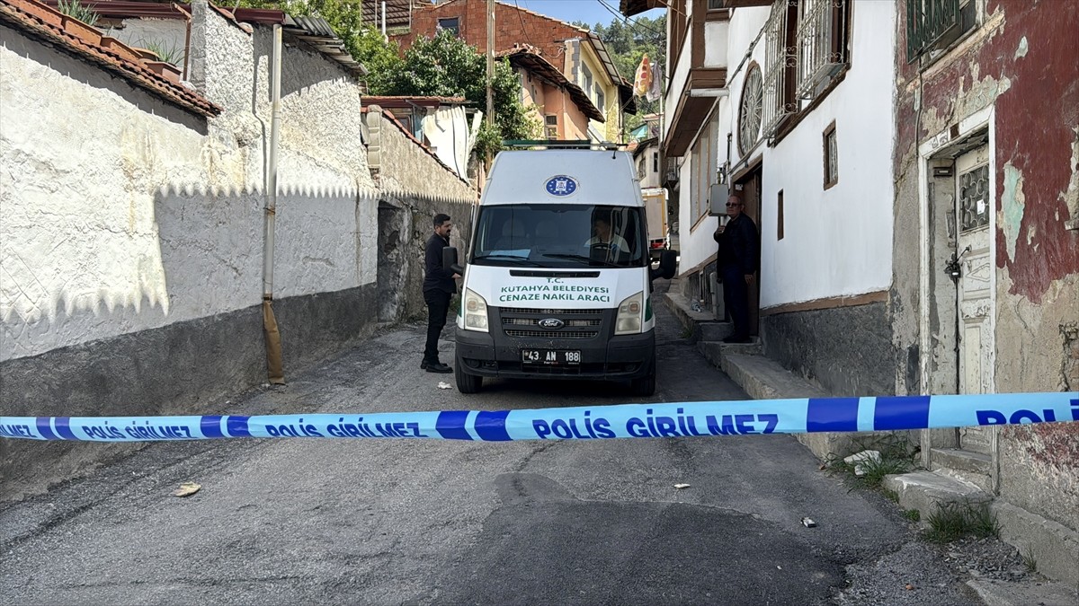 Kütahya'da yaklaşık 1,5 yıl önce dayısı tarafından öldürüldüğü iddia edilen 19 yaşındaki genç...