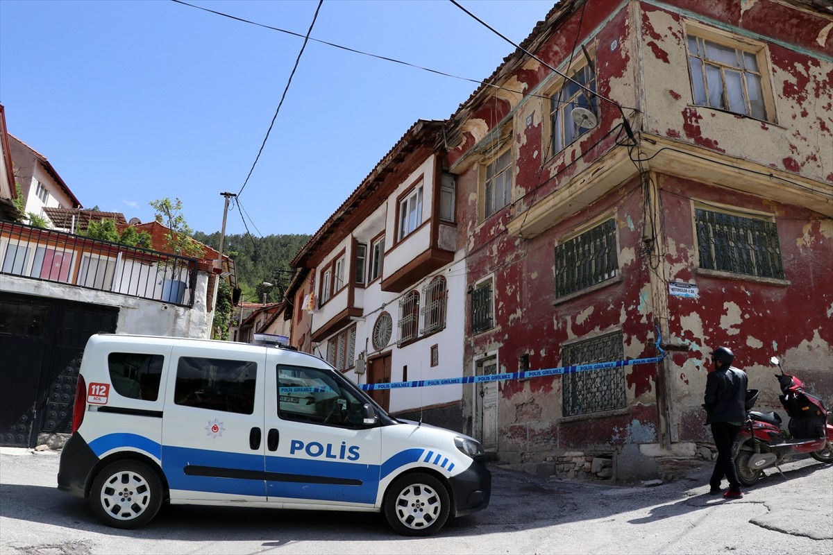 Kütahya'da yaklaşık 1,5 yıl önce dayısı tarafından öldürüldüğü iddia edilen 19 yaşındaki genç...