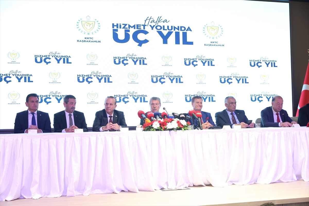 Kuzey Kıbrıs Türk Cumhuriyeti (KKTC) Başbakanı Ünal Üstel (fotoğrafta), Demokrat Parti Genel...