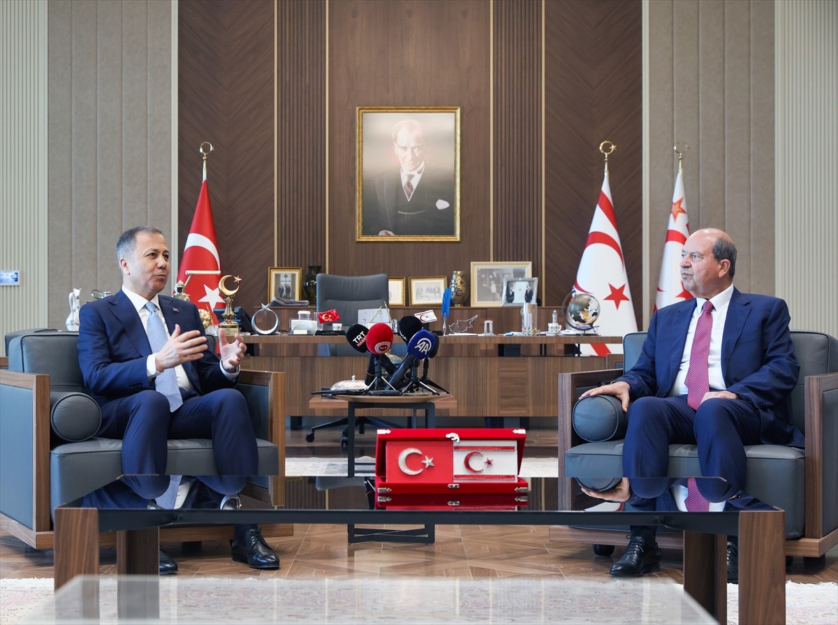 Kuzey Kıbrıs Türk Cumhuriyeti (KKTC) Cumhurbaşkanı Ersin Tatar (sağda), resmi temaslarda bulunmak...
