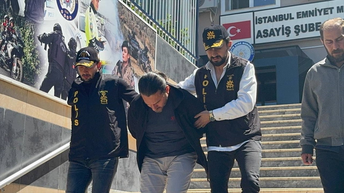 Maltepe'de, trafikte tartıştığı taksi şoförünün arbedede yere düşerek tedavi olduğu hastanede...
