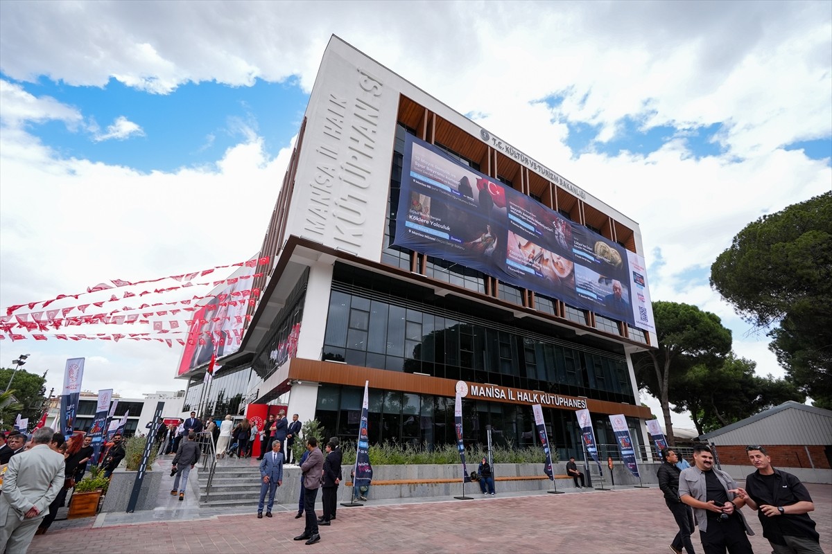 Manisa İl Halk Kütüphanesi'nin yeni hizmet binası Kültür ve Turizm Bakanı Mehmet Nuri Ersoy'un...
