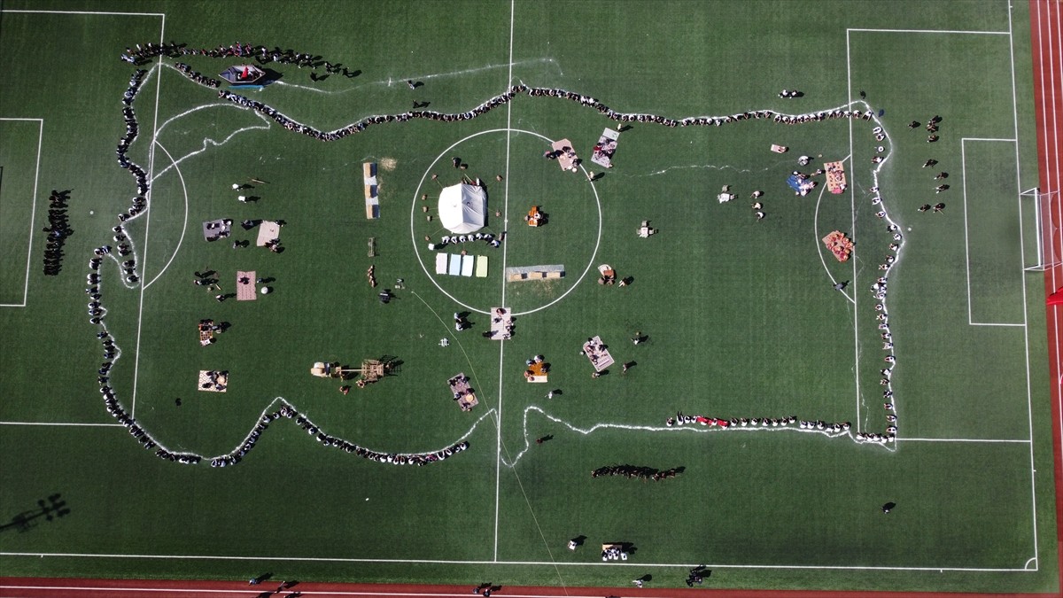 Manisa’nın Demirci ilçesinde, 19 Mayıs Atatürk'ü Anma, Gençlik ve Spor Bayramı törenlerle...