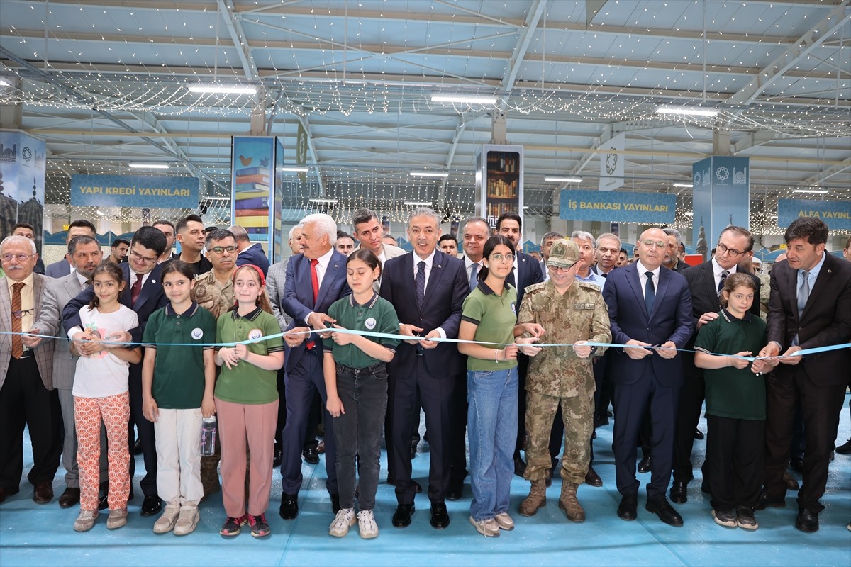 Mardin'de düzenlenen 2. Kitap Fuarı, kapılarını kitapseverlere açtı.