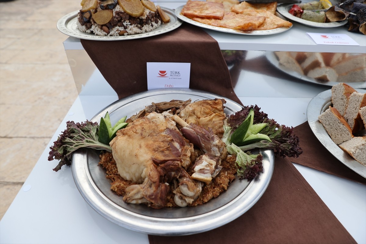  Mardin'de "Türk Mutfağı Haftası" kapsamında düzenlenen etkinlikte, yöreye özgü yemekler...