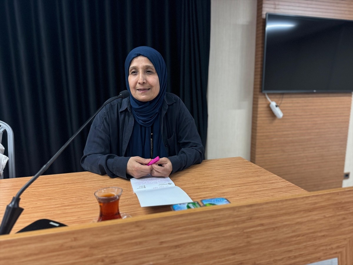 Mavera Eğitim ve Sağlık Vakfı'nda, 23 Mayıs 2017'de hayatını kaybeden yazar Akif Emre için saygı...