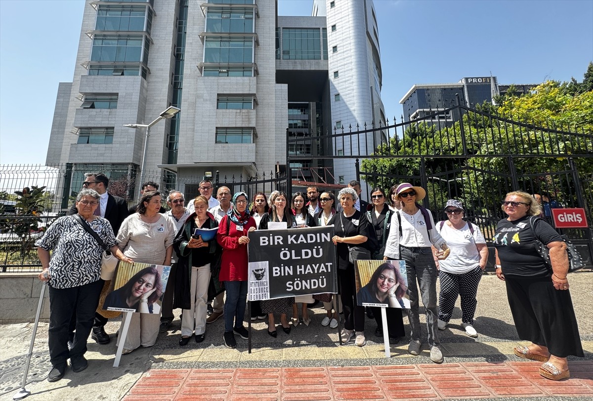 Mersin'in Erdemli ilçesinde matematik öğretmeni Derya Demir'in bıçaklanarak öldürülmesine ilişkin...