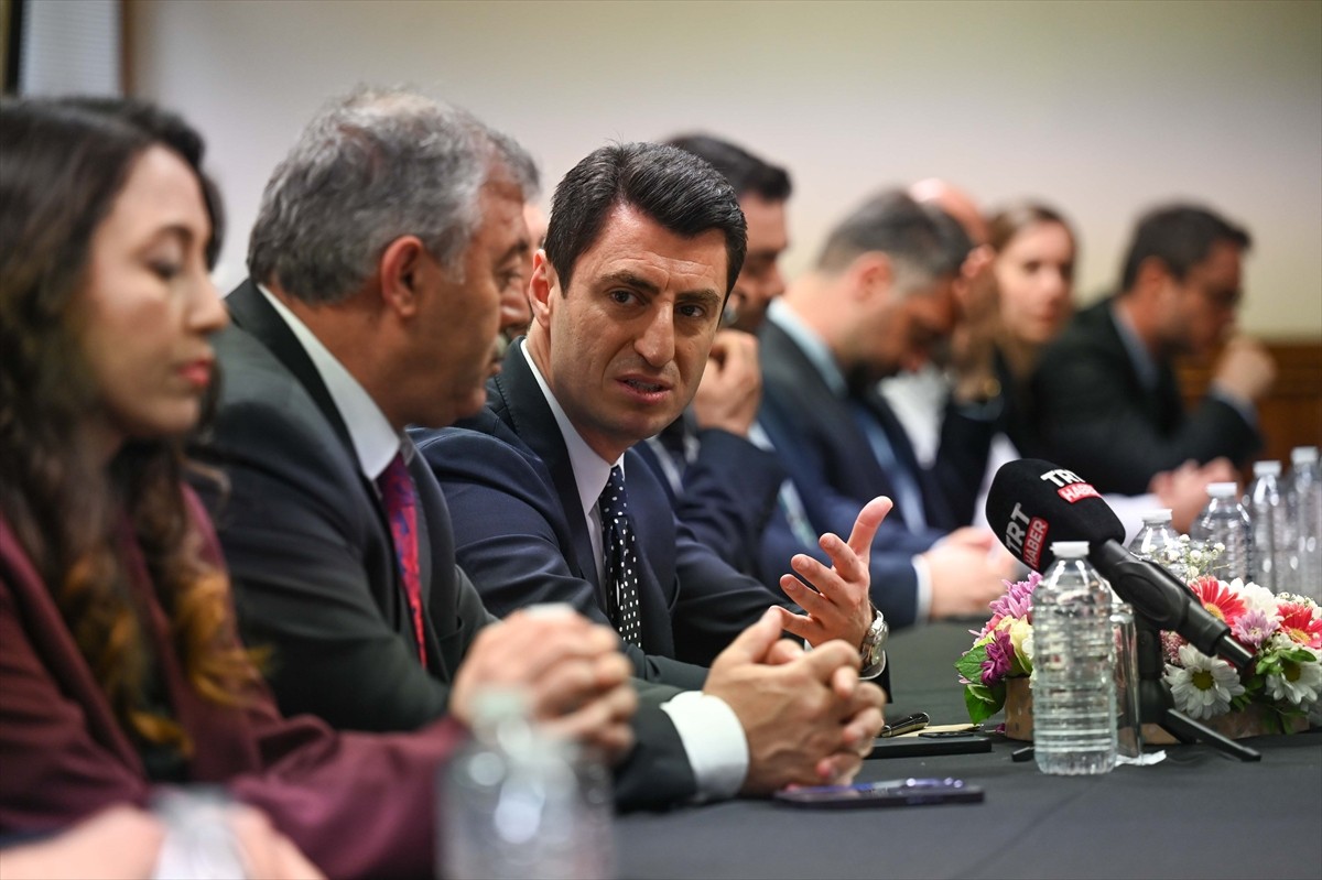  Milli Eğitim Bakan Yardımcısı Bilal Macit, İngiltere'de Londra Yunus Emre Enstitüsü (YEE)...