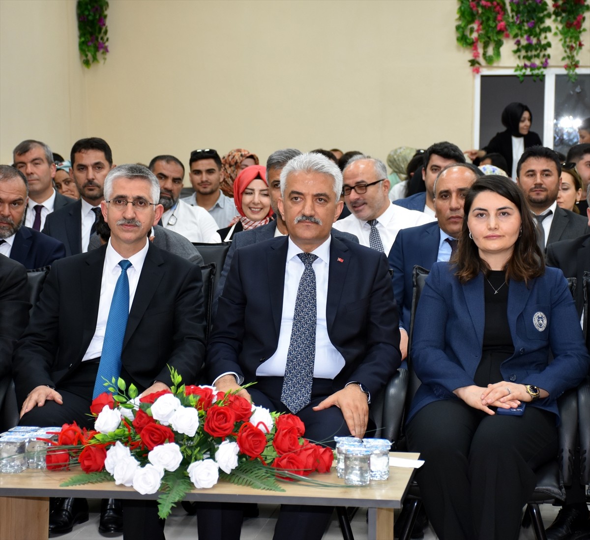 Milli Eğitim Bakan Yardımcısı Nazif Yılmaz ((Sol 4), Kırıkkale'nin Yahşihan ilçesinde...