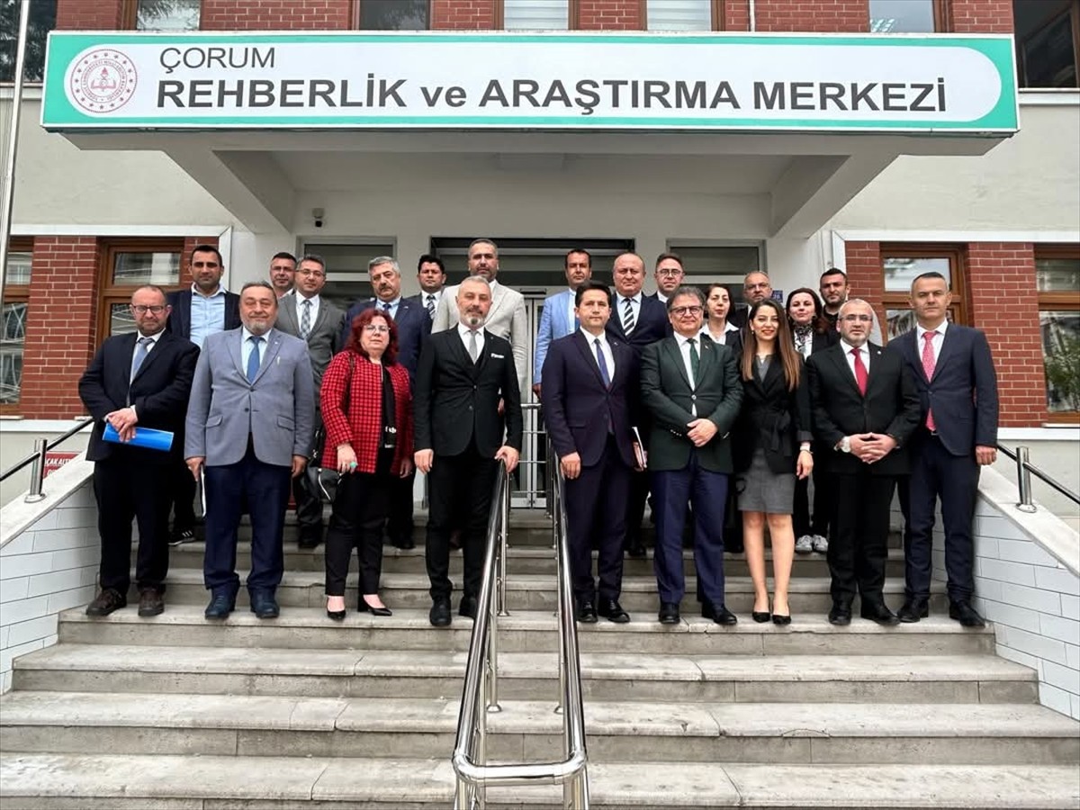 Milli Eğitim Bakanlığı (MEB) Özel Eğitim ve Rehberlik Hizmetleri Genel Müdürü Mustafa Otrar (önde...