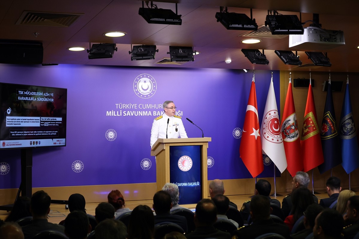 Milli Savunma Bakanlığı Basın ve Halkla İlişkiler Müşaviri ve Bakanlık Sözcüsü Tuğamiral Zeki...