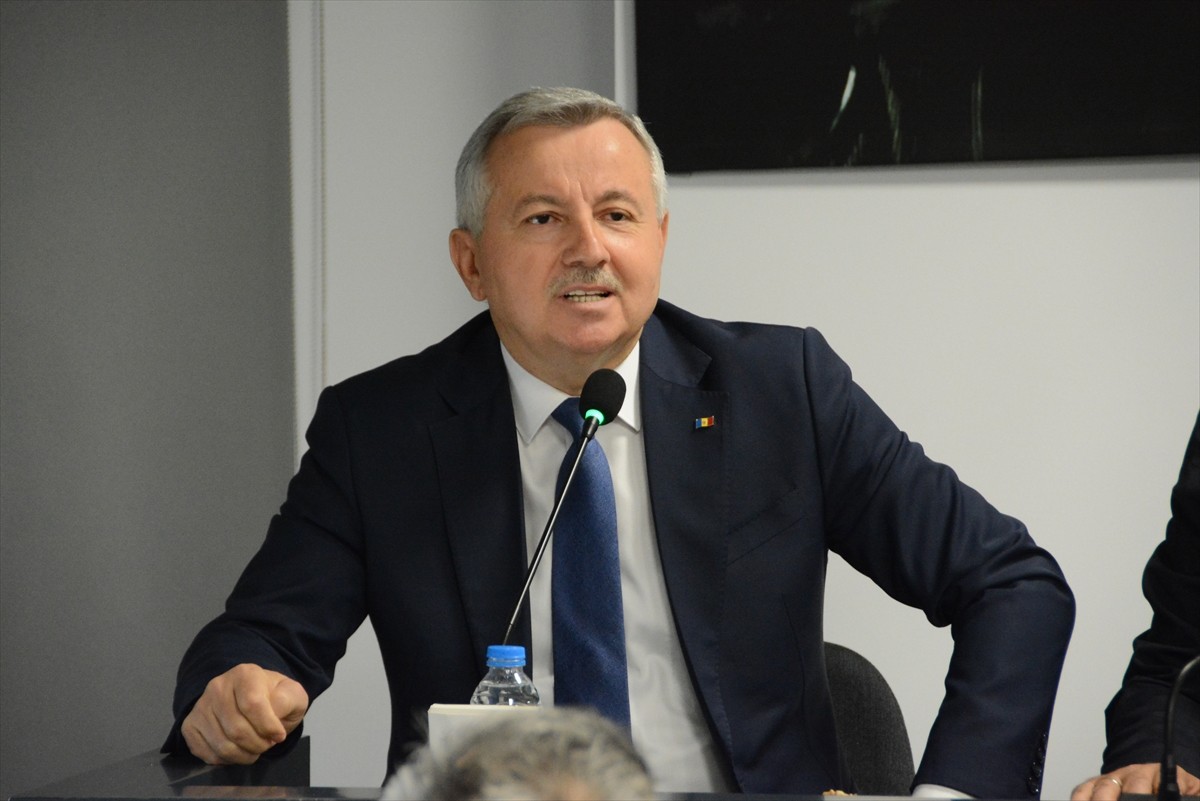 Moldova’nın Türkiye’deki 7’nci fahri konsolosluğunu açmak amacıyla Balıkesir'de gelen Dmitri...