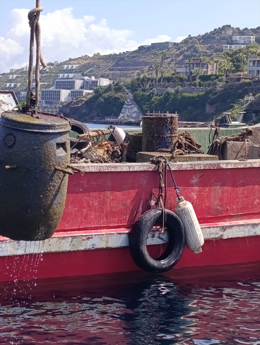 Muğla'nın Bodrum ilçesinde, Bodrum Bölge Liman Başkanlığı koordinasyonunda Gündoğan Mahallesi...