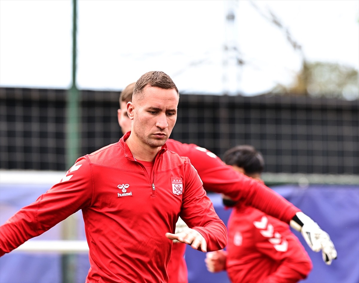 Net Global Sivasspor, Trendyol Süper Lig'in 34. haftasında deplasmanda Galatasaray ile oynayacağı...