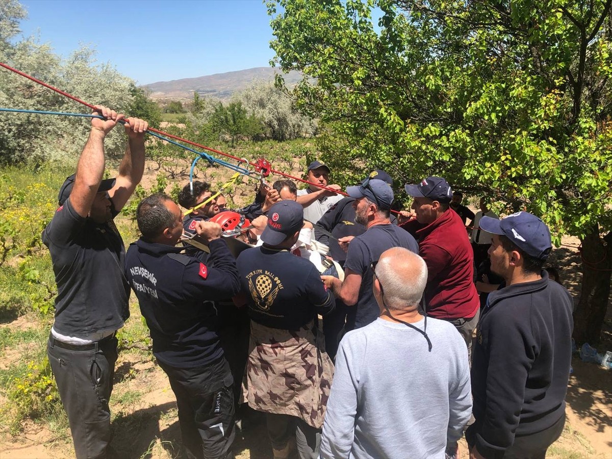 Nevşehir'de bir sıcak hava balonunun zorunlu iniş yaptığı bildirildi. AFAD ve itfaiye ekipleri...