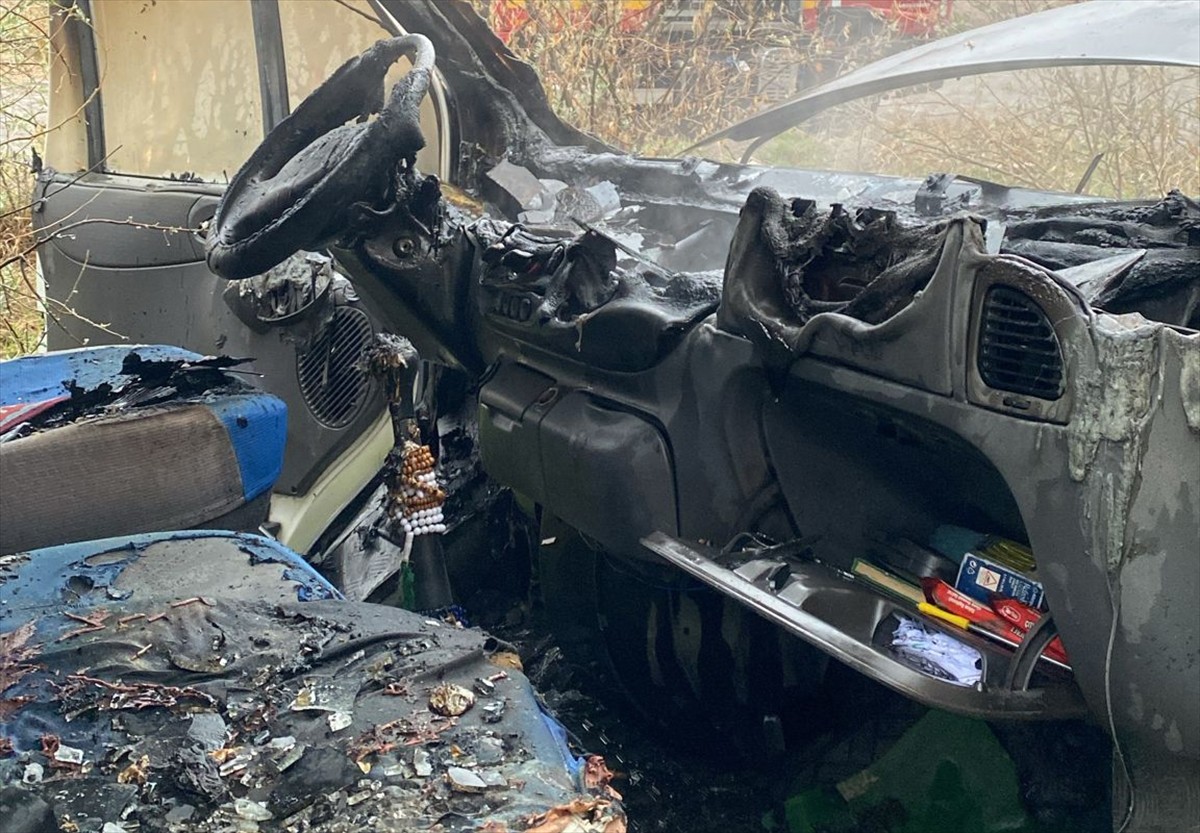 Nevşehir'de seyir halindeyken yanan minibüste hasar oluştu. 