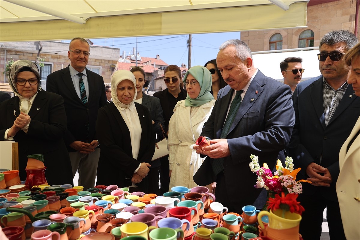 Nevşehir'in Uçhisar beldesinde "Slow Food Yeryüzü Pazarı" açıldı. Yerleşke yakınında kurulan...