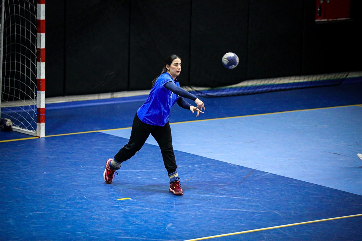 Normal sezonu 3. sırada tamamladığı Hentbol Kadınlar Süper Ligi'nde play-off finalisti olan Adana...