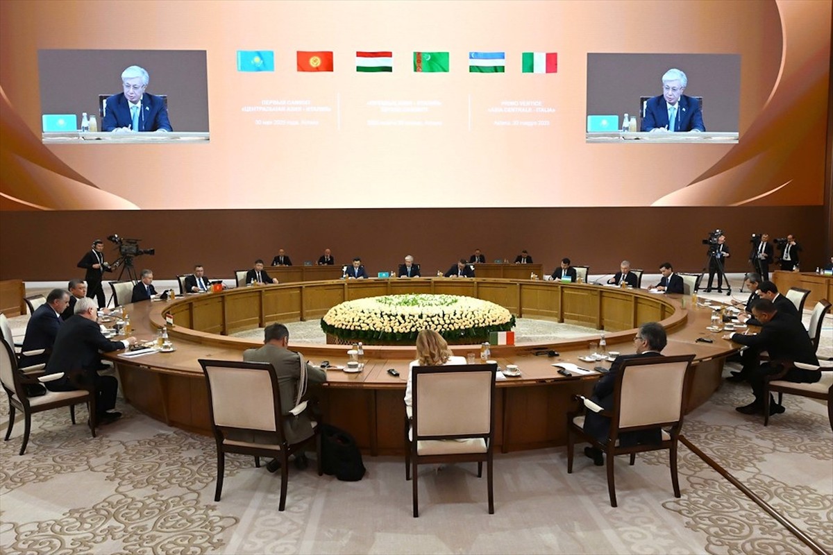 Orta Asya’nın 5 ülkesinin devlet başkanı ile İtalya Başbakanı Giorgia Meloni’nin katılımıyla...