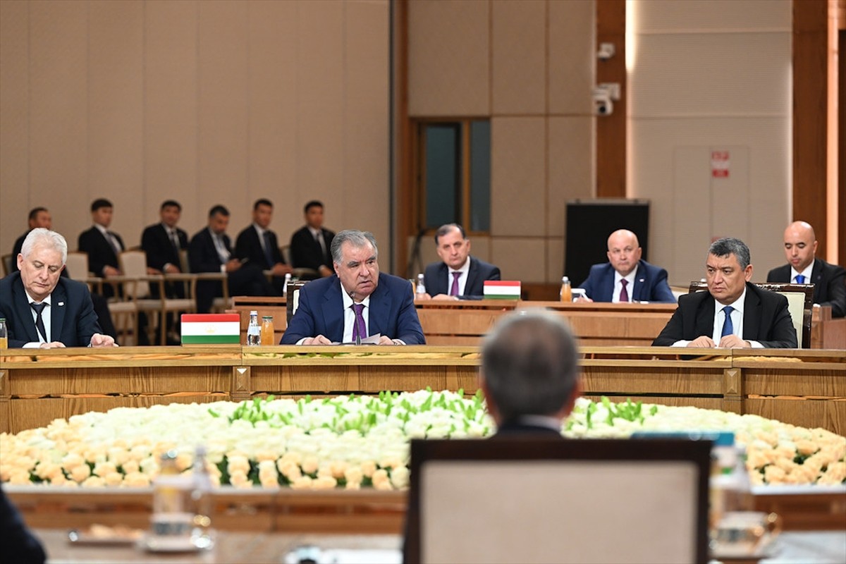 Orta Asya’nın 5 ülkesinin devlet başkanı ile İtalya Başbakanı Giorgia Meloni’nin katılımıyla...