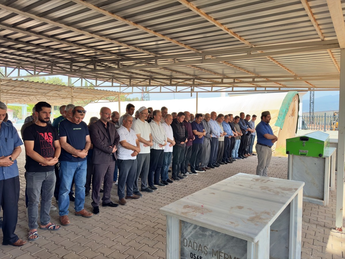 Osmaniye'de tartıştığı eşini bıçakla öldüren kişi gözaltına alındı. Yakınları tarafından morgdan...