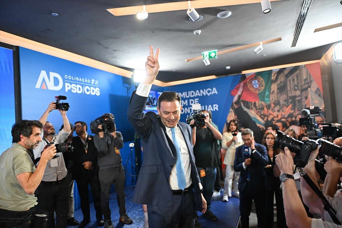 Portekiz'de dün yapılan erken genel seçimlerden, mevcut durumda azınlık hükümeti ile iktidarda...
