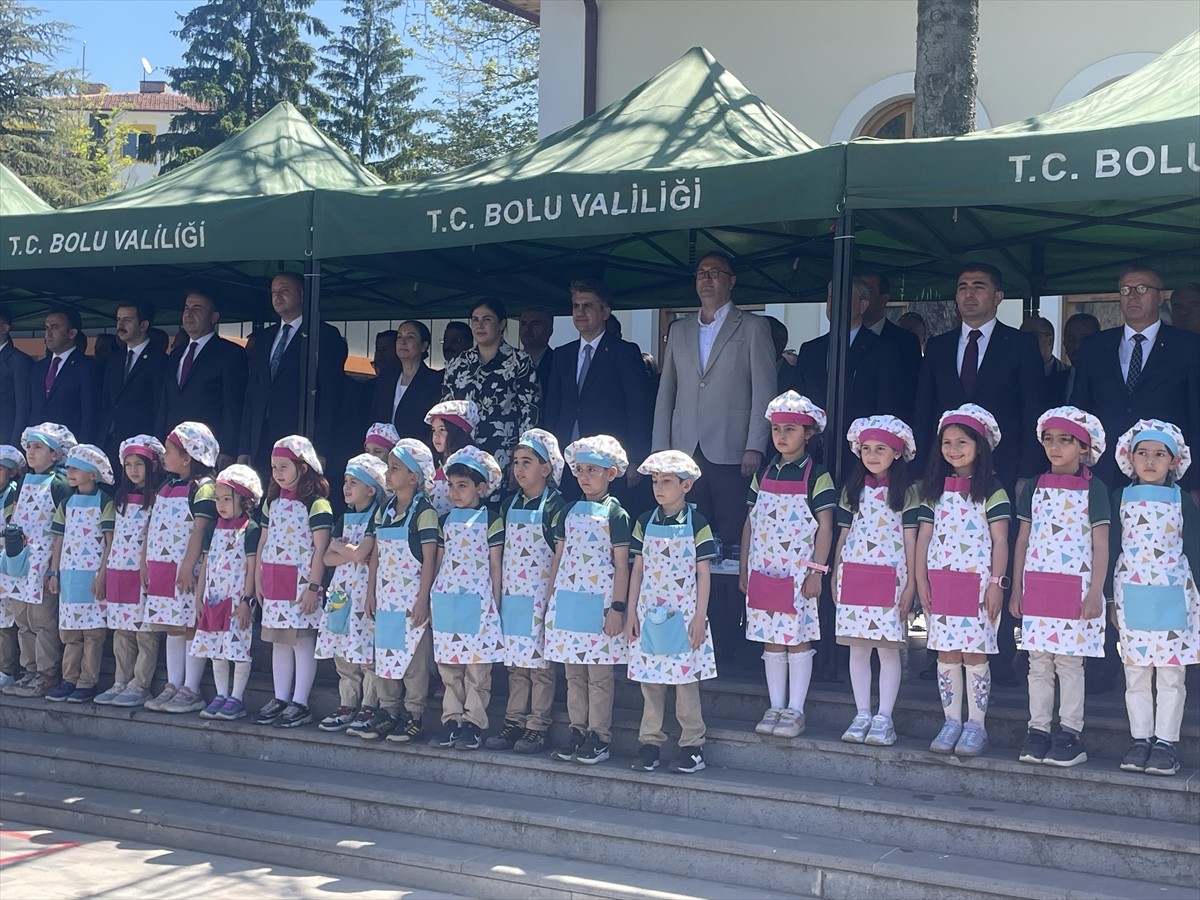 "Aşçılar diyarı" olarak bilinen Bolu'da Türk Mutfağı Haftası etkinliklerle başladı. Halk oyunları...
