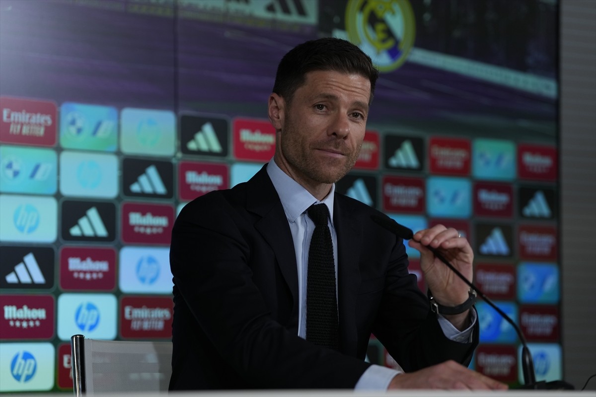 Real Madrid, Carlo Ancelotti'nin yerine 3 yıllık sözleşme imzaladığı yeni teknik direktörü Xabi...