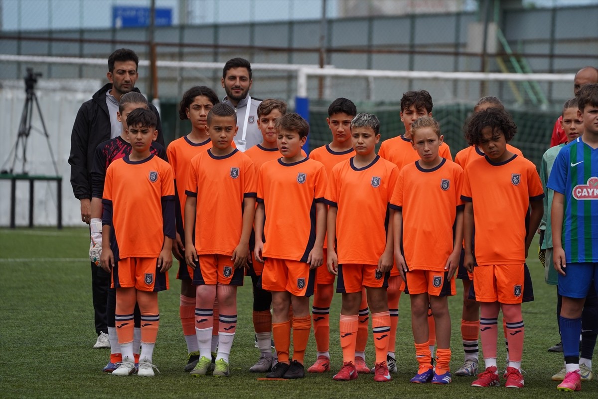 Rize'de, 2022'de üzerine kale direği devrilmesi sonucu hayatını kaybeden Çaykur Rizespor'un...