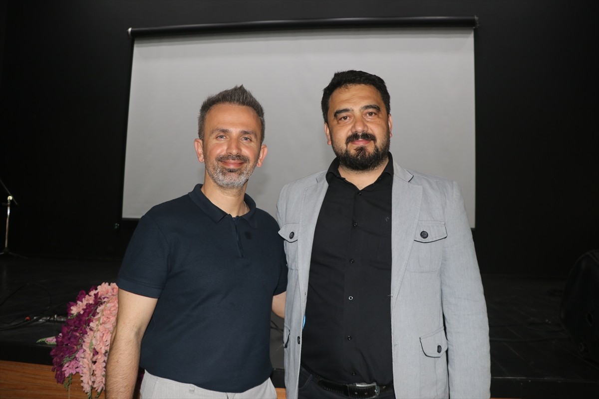 Rize'de öğretmen Mehmet İnal beraber çalıştığı Recep Tayyip Erdoğan Üniversitesi Eğitim Fakültesi...