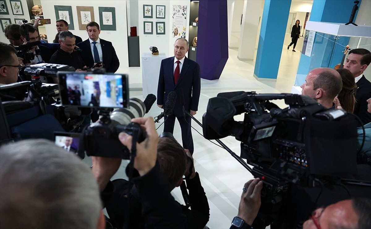 Rusya Devlet Başkanı Vladimir Putin, ABD Başkanı Donald Trump'la yapıcı bir telefon görüşmesi...