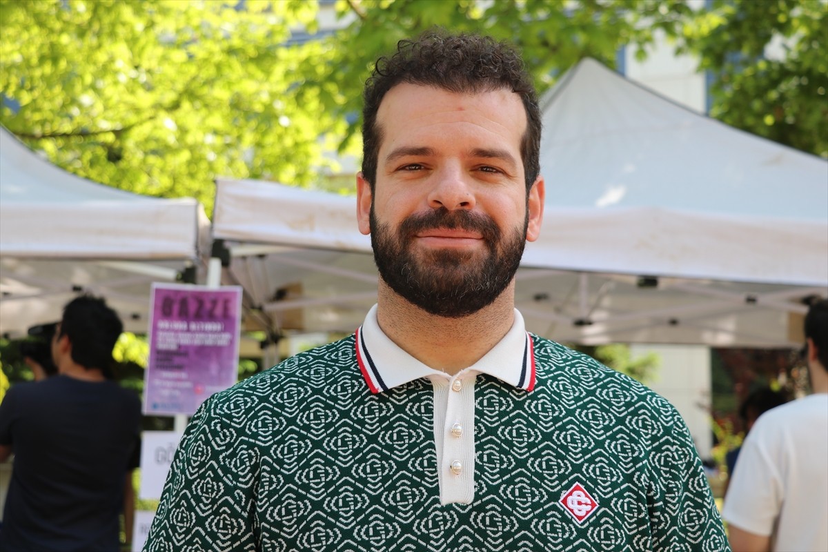 Sakarya Üniversitesi (SAÜ) öğrencileri, İsrail'in saldırıları altındaki Gazze'de yaşayan...