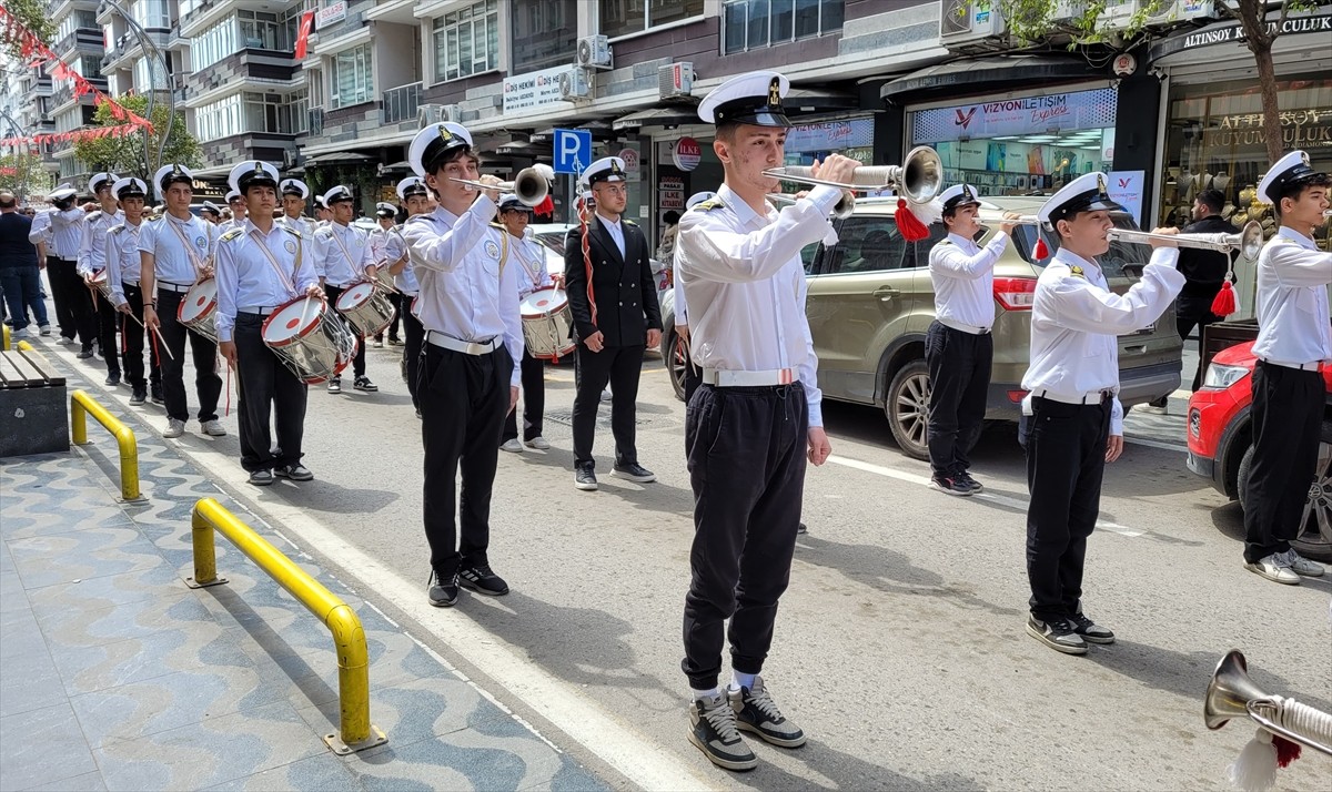 Samsun'da İl Sağlık Müdürlüğünce, Dünya Tütünsüz Günü dolayısıyla farkındalık yürüyüşü...