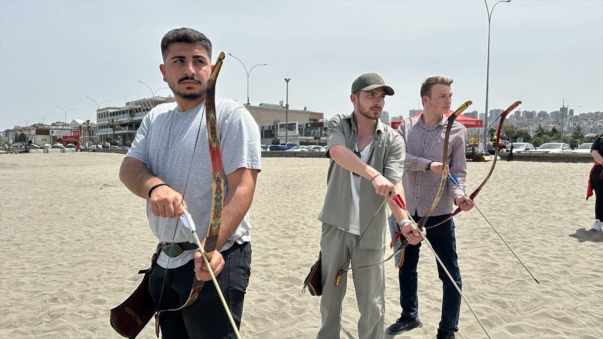Samsun'da "Hedef 1919" projesi kapsamında vatandaşlar geleneksel okçuluğu deneyimledi. Ondokuz...